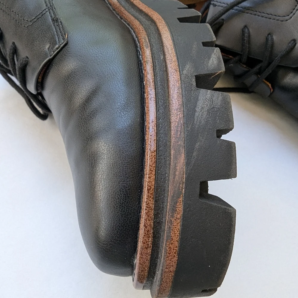 Korks Veda Lug Sole Platform Derby Size 9.5M Black